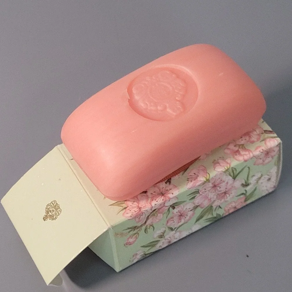 Victoria's Secret Floral Fantasie Pearlized Soap 3.5 Oz Discontinued New In Box